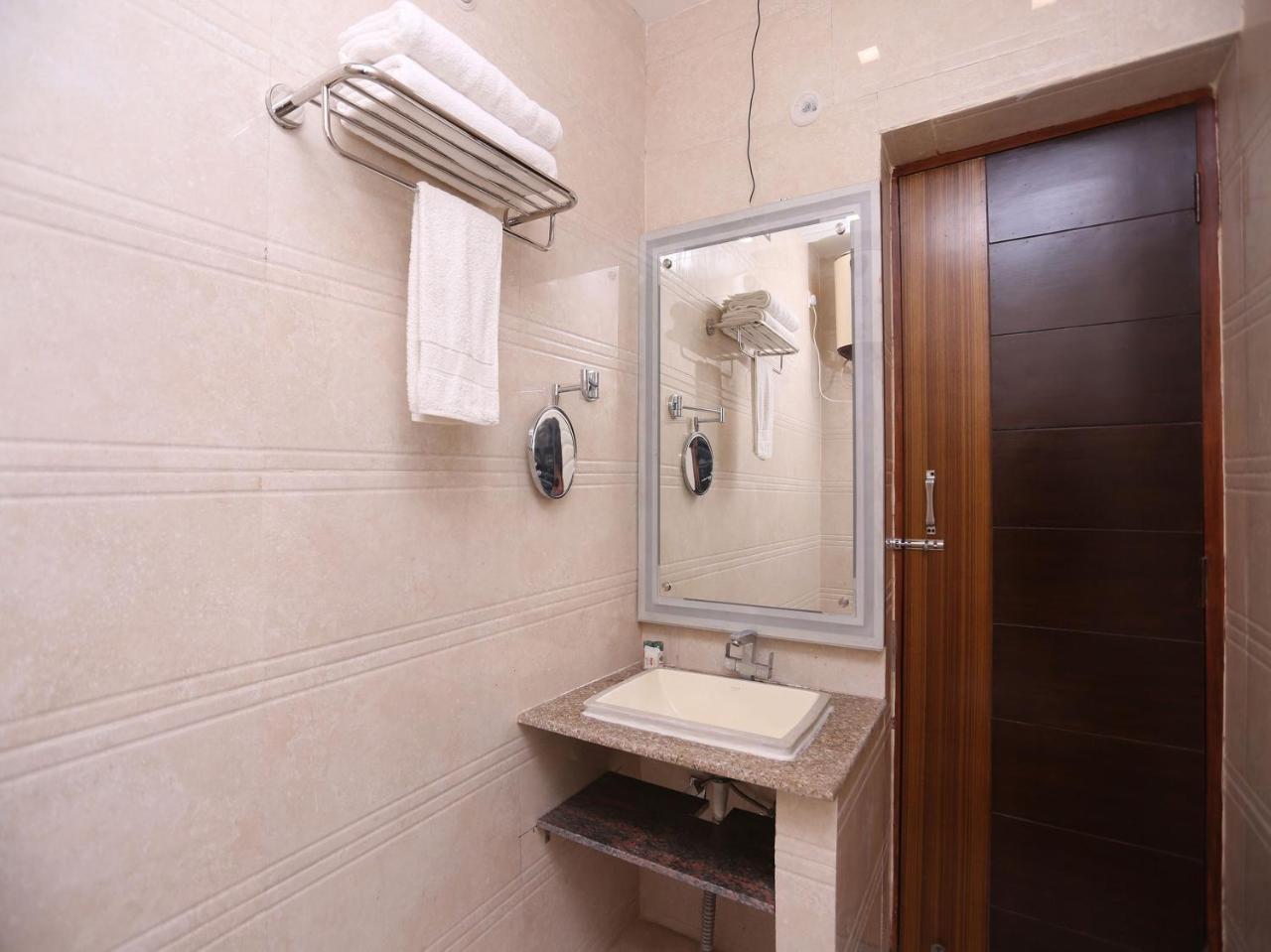Oyo 10448 Green View Home Stay 데라둔 외부 사진