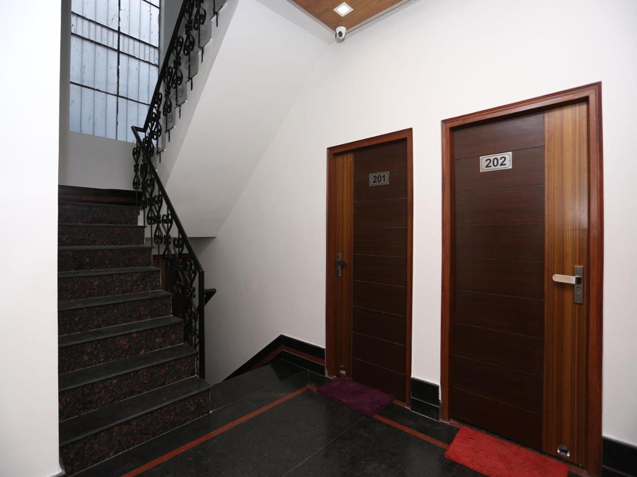 Oyo 10448 Green View Home Stay 데라둔 외부 사진