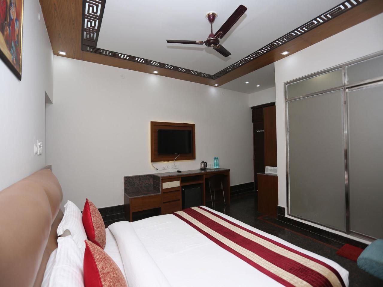 Oyo 10448 Green View Home Stay 데라둔 외부 사진